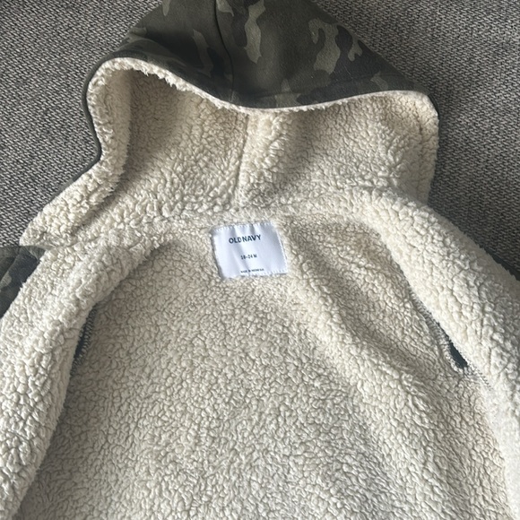 Old navy camo hoodie - Picture 3 of 3